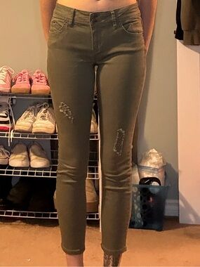 3 for $15 Bottoms up Olive Green Distressed Skinny Jeans size 4